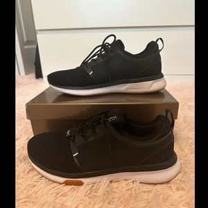 KURU tennis shoes size 9